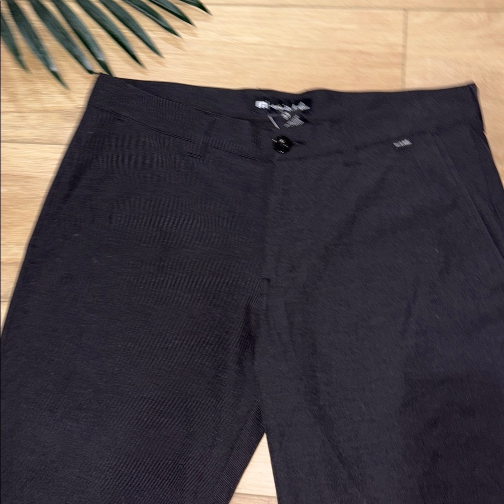 Travis Mathew Black Flat Front Men Shorts SIZE 33 - Picture 3 of 5